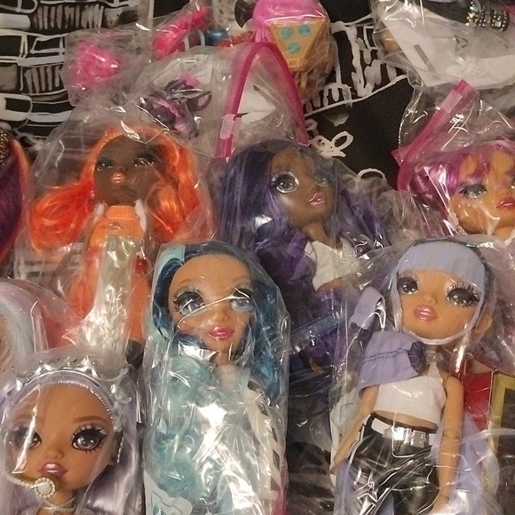 DOLLS - Picture 3 of 17